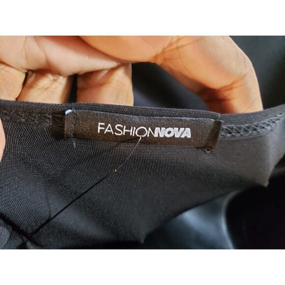 Fashion Nova Bodysuit Womens 1X Black Pleated One Shoulder Sleeve Cut Out Front - Picture 3 of 9